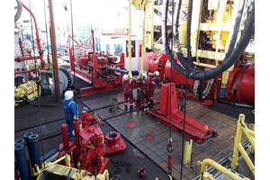 Drillers working on the rig floor of IODP Expedition 372. © Phil Barnes, NIWA